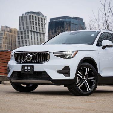 2025 Volvo XC40 B5 Core Bright Theme