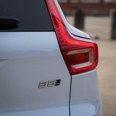 2025 Volvo XC40 B5 Core Bright Theme