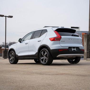 2025 Volvo XC40 B5 Core Bright Theme