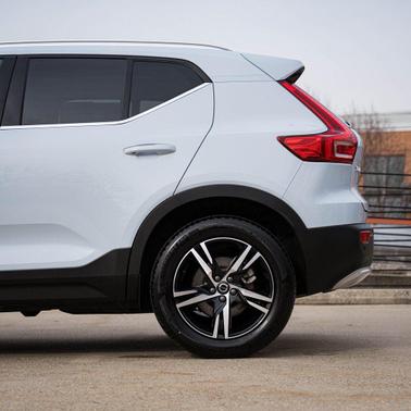 2025 Volvo XC40 B5 Core Bright Theme