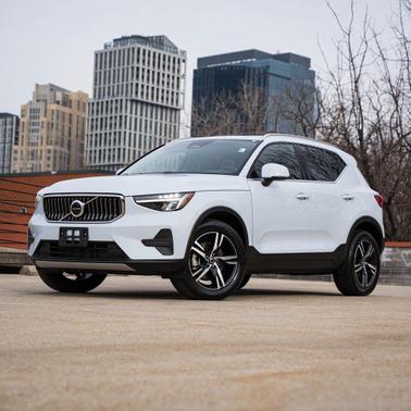 2025 Volvo XC40 B5 Core Bright Theme