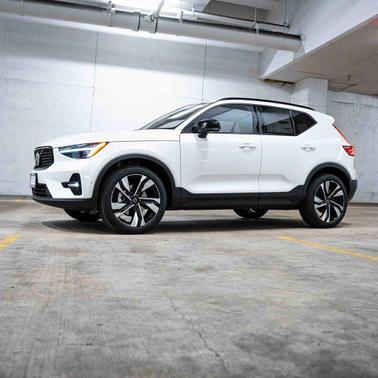 2026 Volvo XC40 B5 Ultra