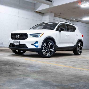 2026 Volvo XC40 B5 Ultra