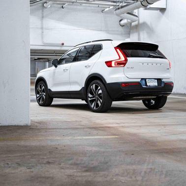2026 Volvo XC40 B5 Ultra