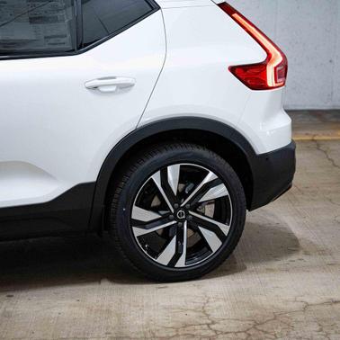 2026 Volvo XC40 B5 Ultra