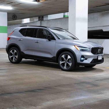 2026 Volvo XC40 B5 Plus