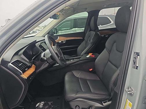 2025 Volvo XC90 Plug-In Hybrid T8 Plus 7-Seater