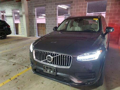 2021 Volvo XC90 T5 Momentum