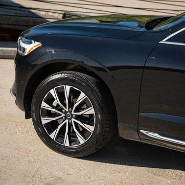 Onyx Black 2023 Volvo XC60 Plus