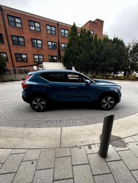 2025 Volvo XC40 B5 Core Bright Theme