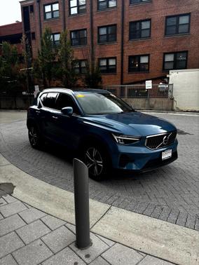 2025 Volvo XC40 B5 Core Bright Theme