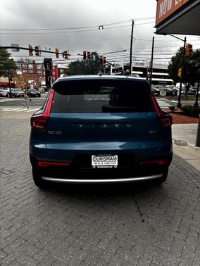 2025 Volvo XC40 B5 Core Bright Theme