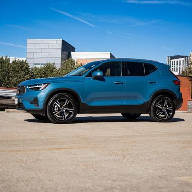 2025 Volvo XC40 B5 Core Bright Theme