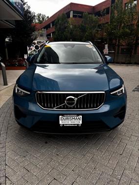 2025 Volvo XC40 B5 Core Bright Theme