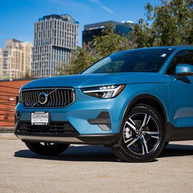 2025 Volvo XC40 B5 Core Bright Theme
