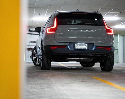 2025 Volvo XC40 B5 Plus Dark Theme