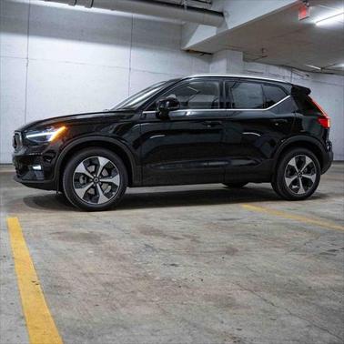 2025 Volvo XC40 B5 Plus Bright Theme