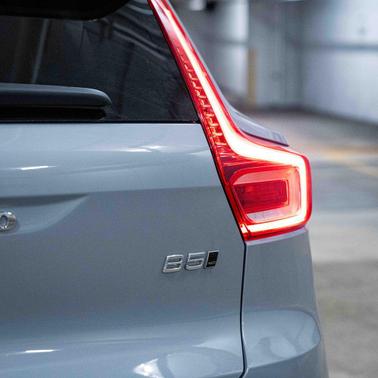 2026 Volvo XC40 Ultra, B5 AWD Gas (mild hybrid), Dark