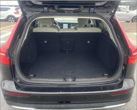 2025 Volvo V60 Cross Country Plus, B5 AWD Gas (mild hybrid)