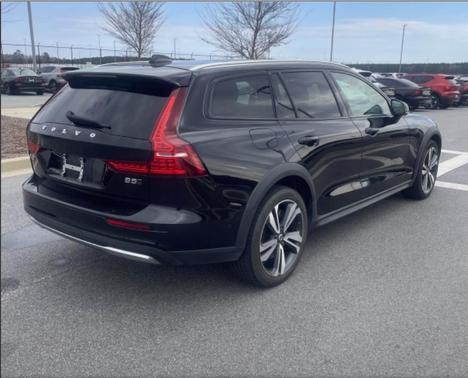 2025 Volvo V60 Cross Country Plus, B5 AWD Gas (mild hybrid)