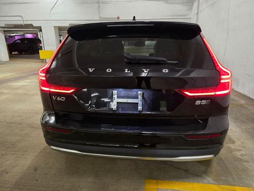 2025 Volvo V60 Cross Country Plus, B5 AWD Gas (mild hybrid)