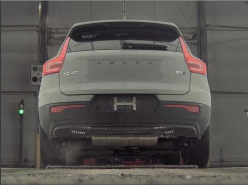 2025 Volvo XC40 B5 Plus Dark Theme