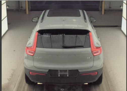 2025 Volvo XC40 B5 Plus Dark Theme