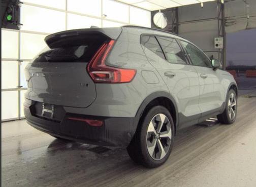 2025 Volvo XC40 B5 Plus Dark Theme