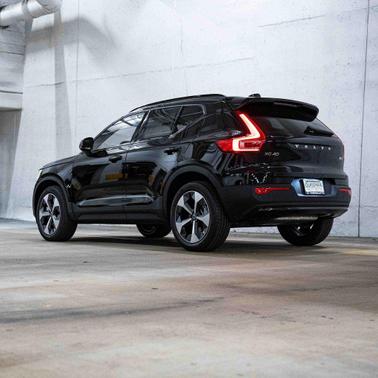 2026 Volvo XC40 B5 Plus