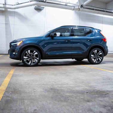 2026 Volvo XC40 B5 Ultra