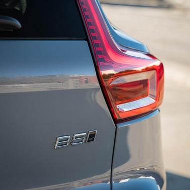 2024 Volvo XC40 B5 Plus Dark Theme