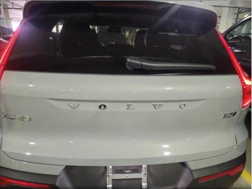 2024 Volvo XC40 B5 Plus Dark Theme