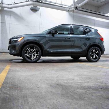 2026 Volvo XC40 B5 Core Dark Theme