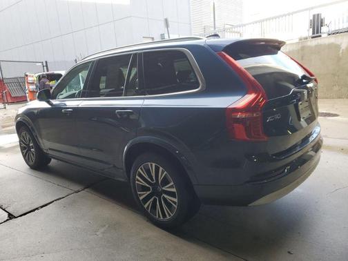 2022 Volvo XC90 T5 Momentum
