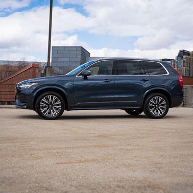 2022 Volvo XC90 T5 Momentum