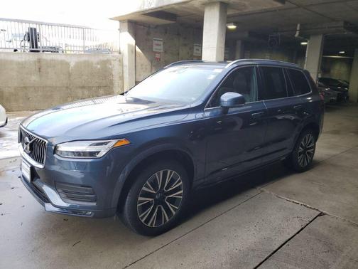 2022 Volvo XC90 T5 Momentum