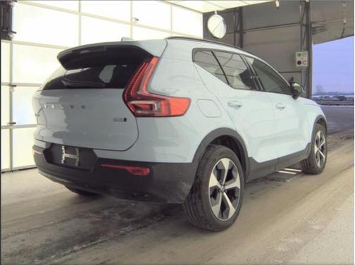 2025 Volvo XC40 B5 Plus Dark Theme