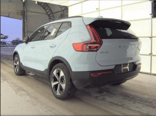 2025 Volvo XC40 B5 Plus Dark Theme