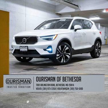 2025 Volvo XC40 B5 Ultra Bright Theme