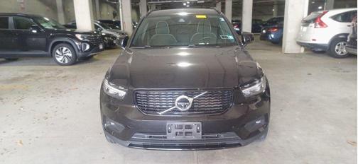 2022 Volvo XC40 T5 R-Design