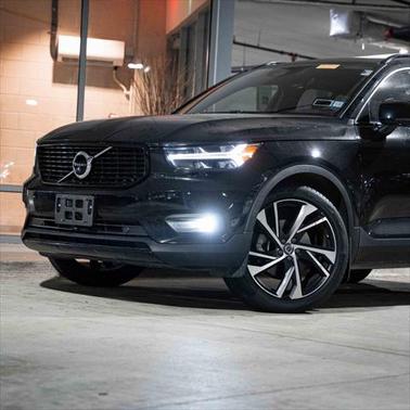 2022 Volvo XC40 T5 R-Design