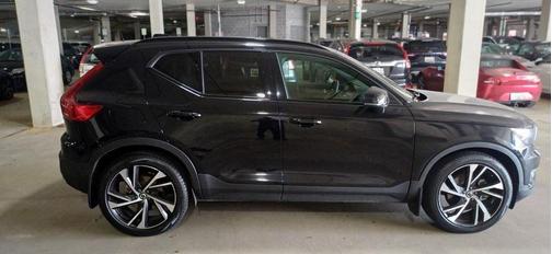 2022 Volvo XC40 T5 R-Design