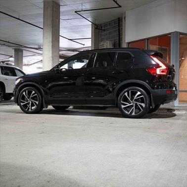 2022 Volvo XC40 T5 R-Design