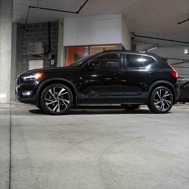 2022 Volvo XC40 T5 R-Design
