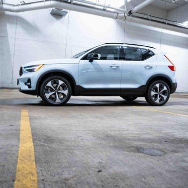 2026 Volvo XC40 B5 Plus