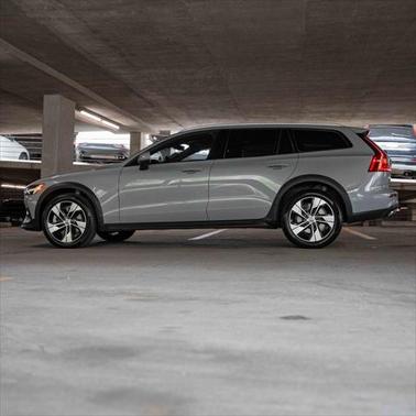 2024 Volvo V60 Cross Country B5 Plus