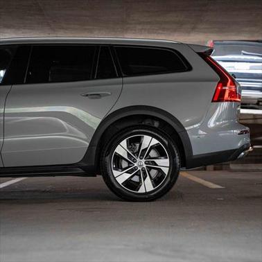 2024 Volvo V60 Cross Country B5 Plus