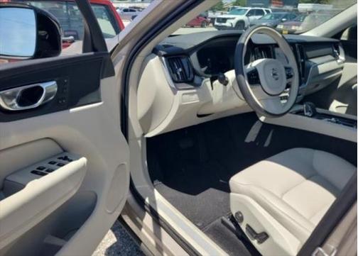 2025 Volvo XC60 B5 Core