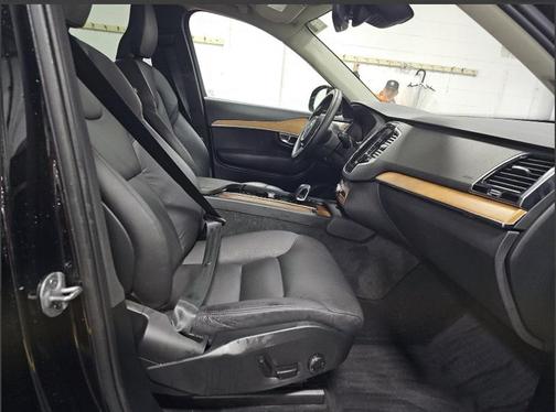 2024 Volvo XC90 B5 Plus Bright Theme