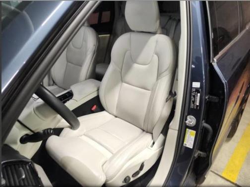 2024 Volvo XC90 Recharge Plug-In Hybrid T8 Ultimate Bright Theme 7-Seater